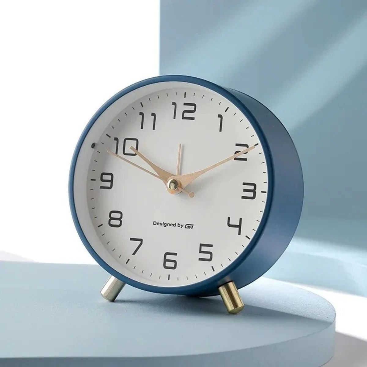 Silent Bedside Table Clock With Analog Display