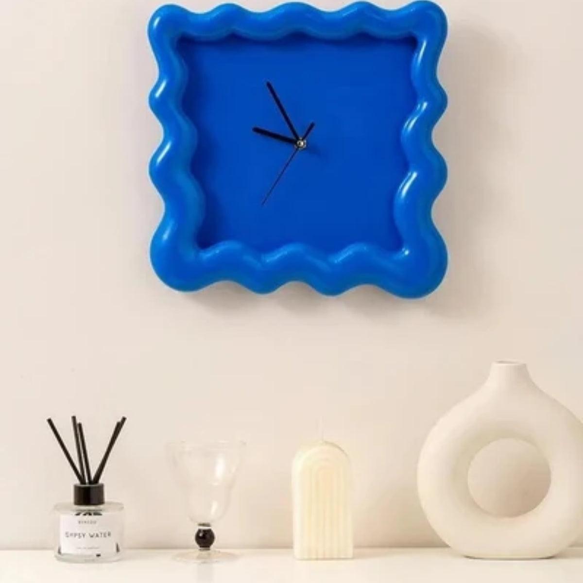 Decorative Groovy Silent Wall Clock With Wavy Square Frame