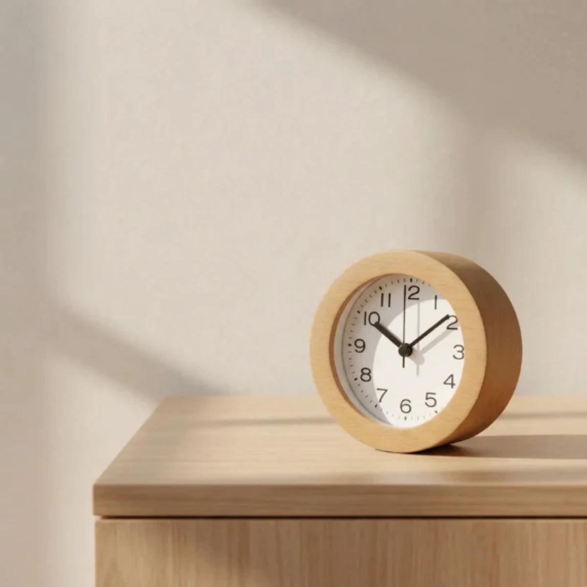 Silent Nightstand Analog Clock With Alarm Function
