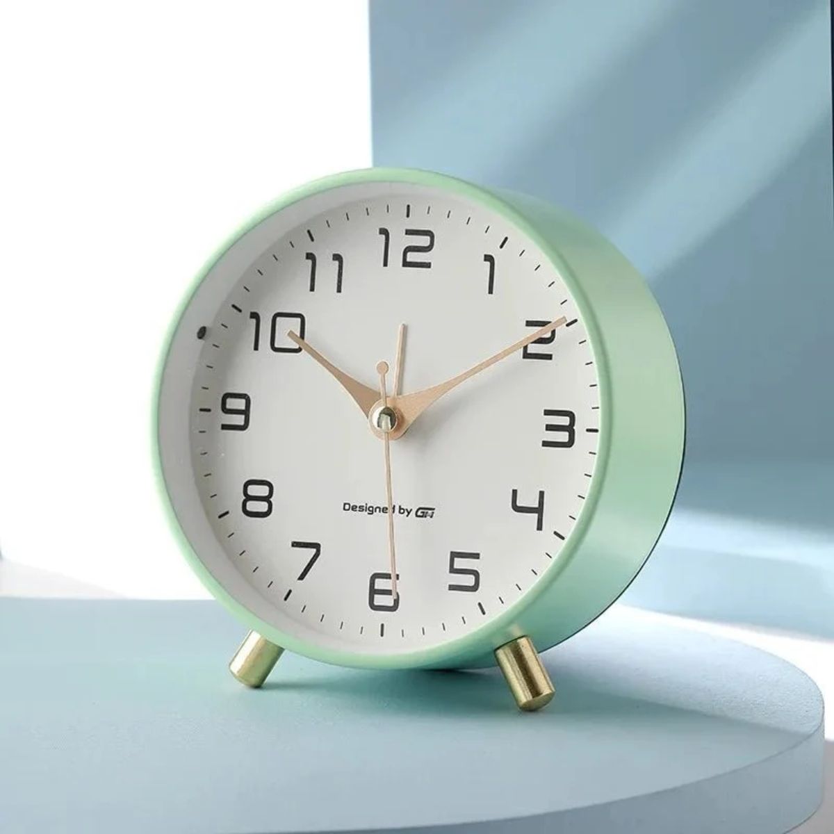 Silent Bedside Table Clock With Analog Display