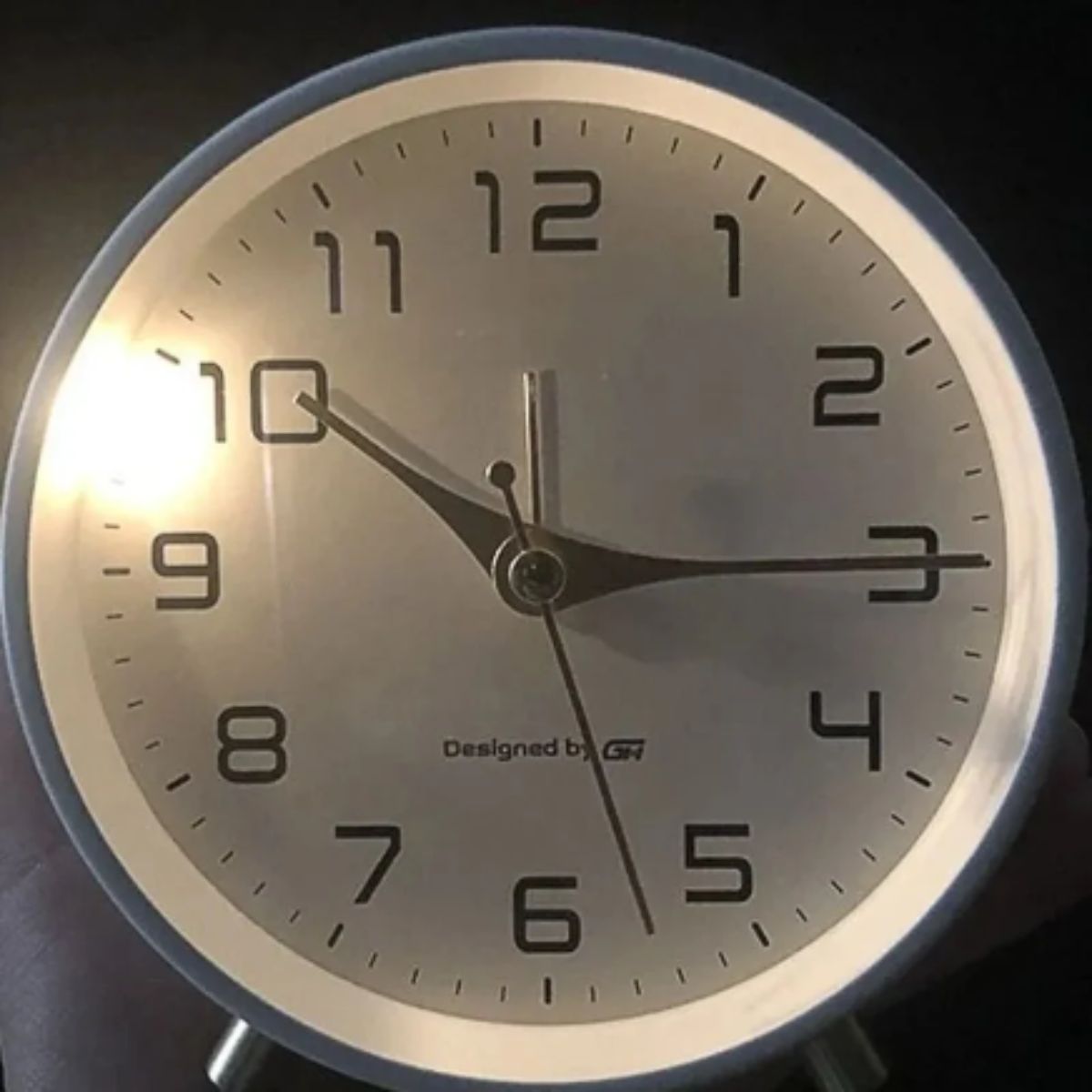 Silent Bedside Table Clock With Analog Display