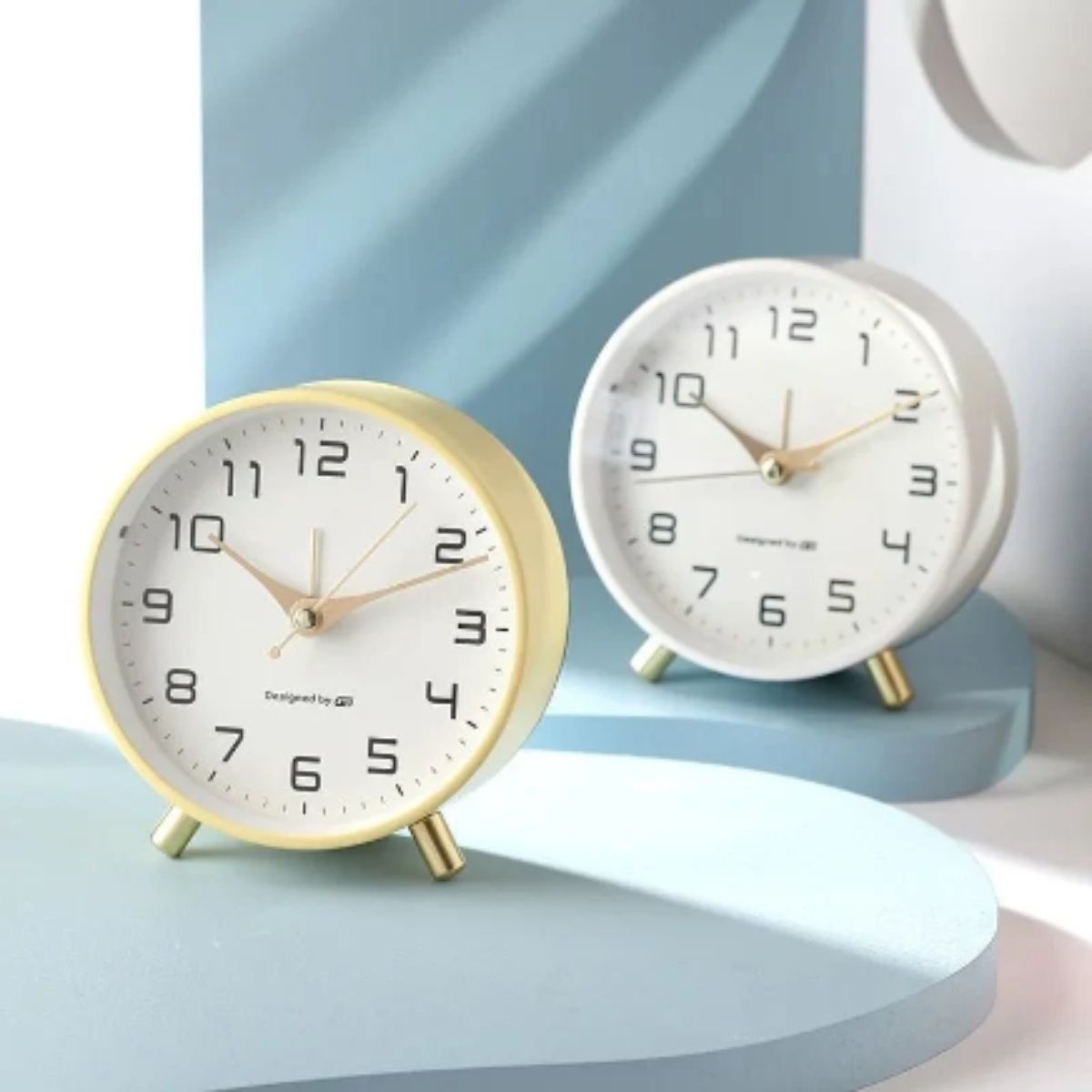 Silent Bedside Table Clock With Analog Display