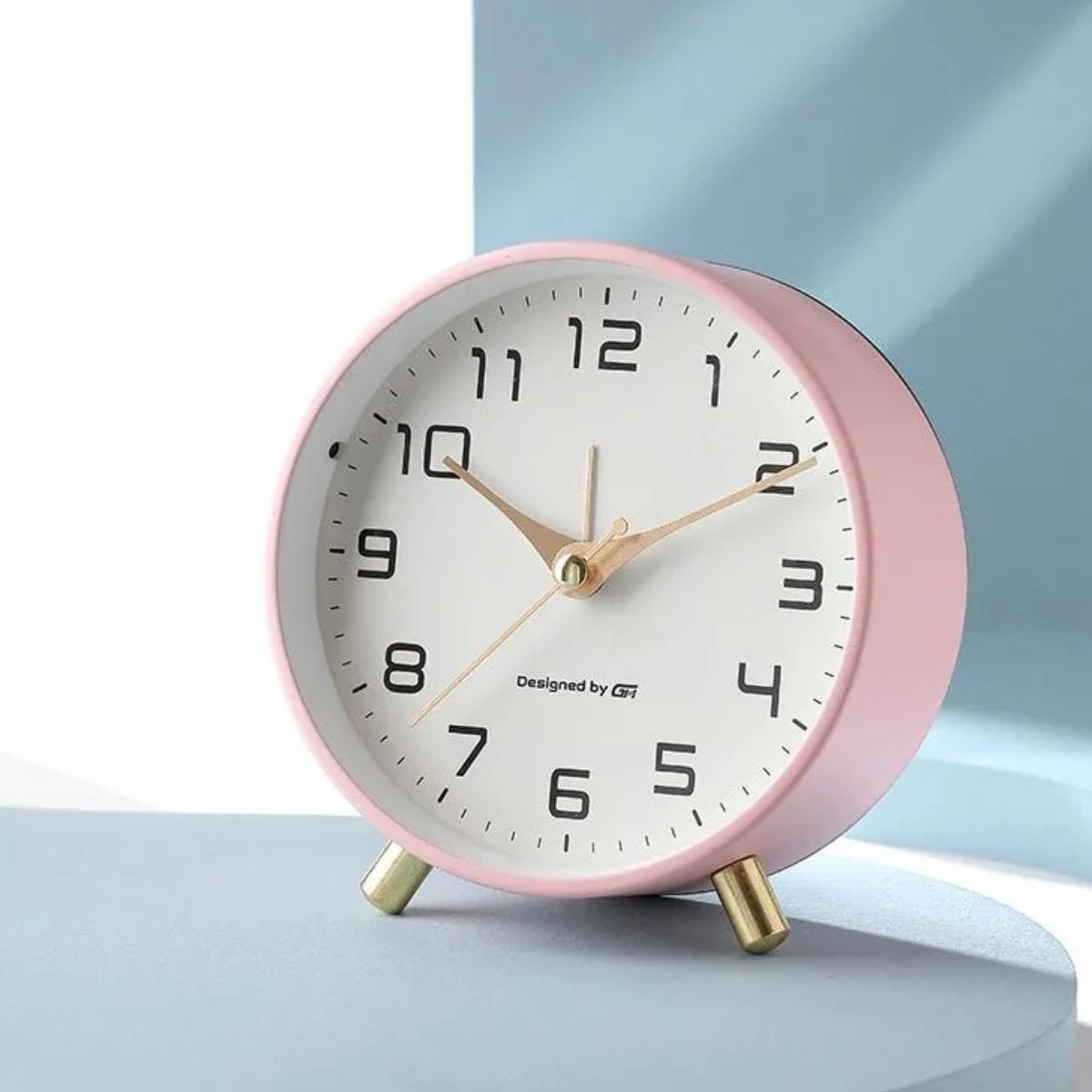 Silent Bedside Table Clock With Analog Display