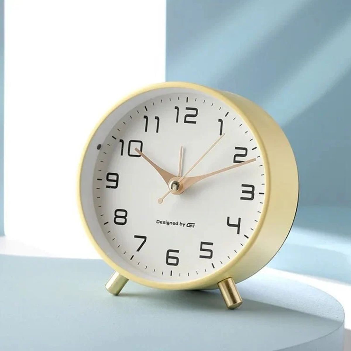 Silent Bedside Table Clock With Analog Display