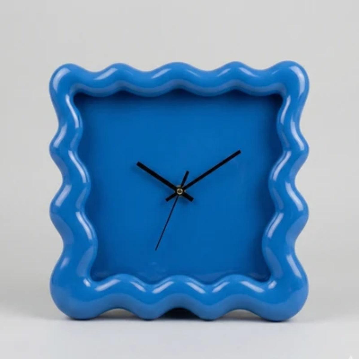 Decorative Groovy Silent Wall Clock With Wavy Square Frame