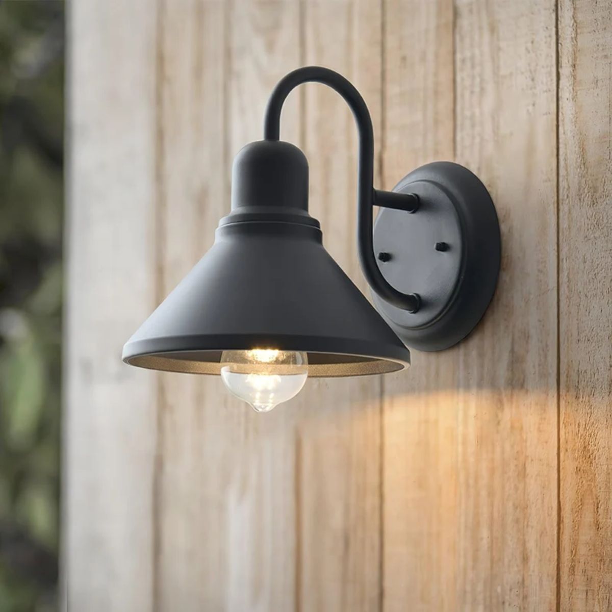 Vintage Outdoor Wall Light With Barn Shade And Gooseneck Design